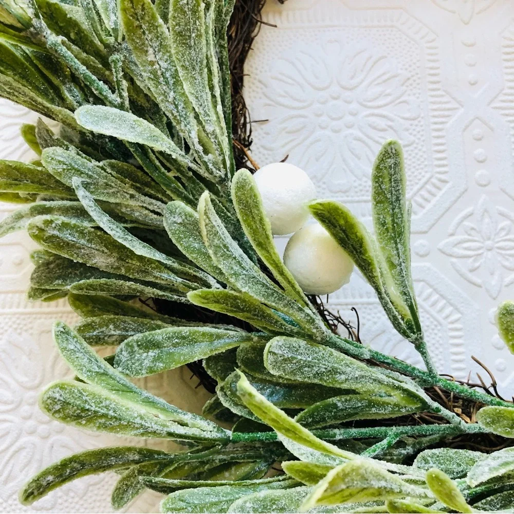 Ashland Christmas Wreath Frosted Green